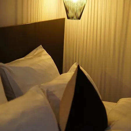 Merian Hotel *